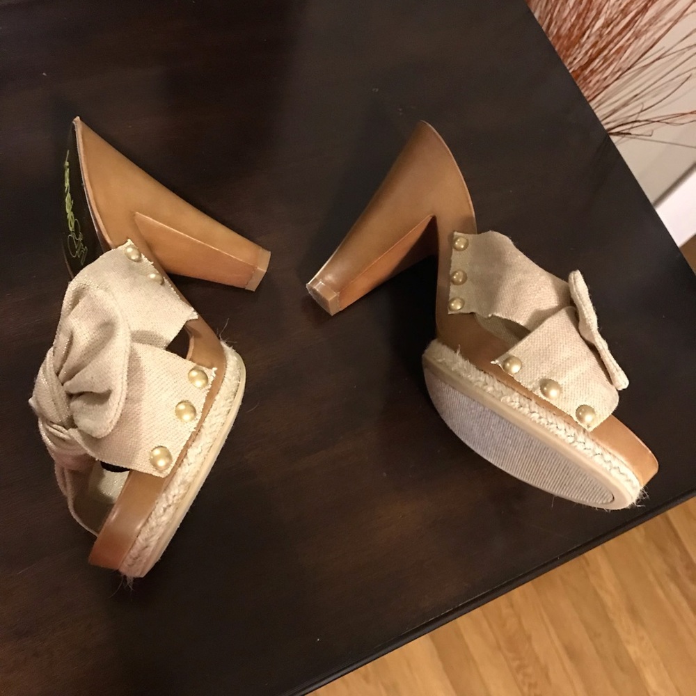 Shoes - Picture 2 of 5